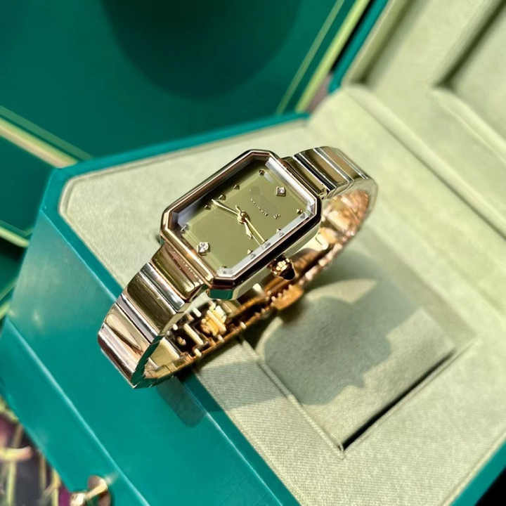 Women's Oval Dress Watch | 22×28 mm Green Dial | Stainless Steel Bracelet | Quartz Movement