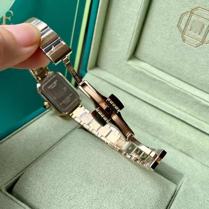 Women's Oval Dress Watch | 22×28 mm Green Dial | Stainless Steel Bracelet | Quartz Movement