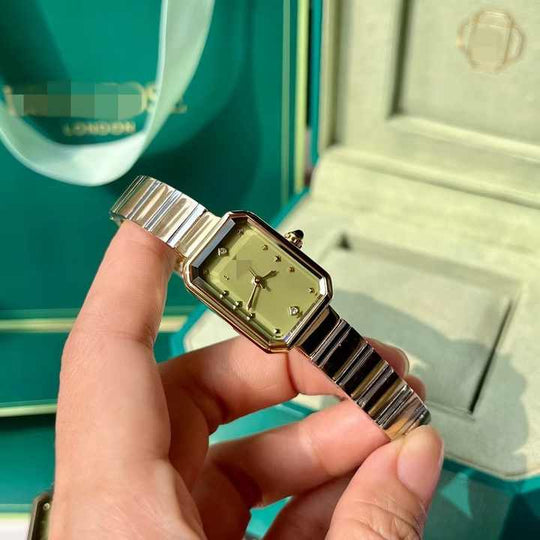 Women's Oval Dress Watch | 22×28 mm Green Dial | Stainless Steel Bracelet | Quartz Movement